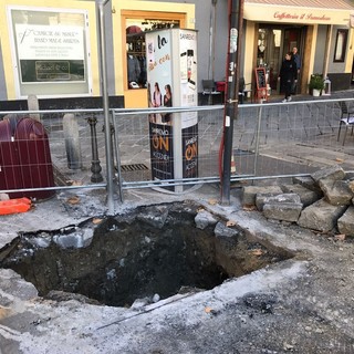 Sanremo: iniziati i lavori di posizionamento del nuovo semaforo tra via Feraldi e via Palazzo