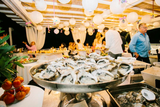 Venerdì scorso al Garroccio Beach Restaurant & Lounge Bar, cucina di qualità, musica live, moda, glamour e "Chic Riviera" all’insegna del buon gusto Venerdì scorso al Garroccio Beach Restaurant & Lounge Bar, cucina di qualità, musica live, moda, glamour e "Chic Riviera" all’insegna del buon gusto