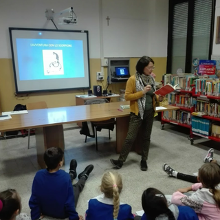 Sanremo: la scrittrice Alessandra Calza ospite alla Scuola Primaria Asquasciati, IC Sanremo-Ponente Sanremo: la scrittrice Alessandra Calza ospite alla Scuola Primaria Asquasciati, IC Sanremo-Ponente