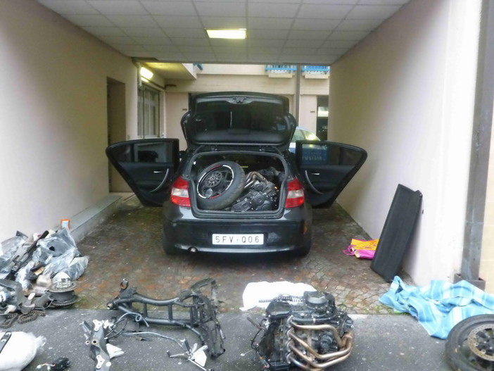 Imperia: arrestata dalla Stradale ragazza francese per riciclaggio, falso e guida senza patente