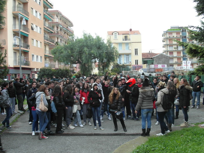 Gli studenti scendono in piazza nell’Imperiese, i Giovani Democratici: "La politica li ascolti e dia risposte concrete" Gli studenti scendono in piazza nell’Imperiese, i Giovani Democratici: "La politica li ascolti e dia risposte concrete"