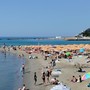 Spiagge della Riviera di Ponente, luglio a due velocità: weekend da tutto esaurito, ma nei giorni feriali le presenze rallentano Spiagge della Riviera di Ponente, luglio a due velocità: weekend da tutto esaurito, ma nei giorni feriali le presenze rallentano