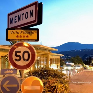 In Francia aumenta la benzina ma i farmaci sono meno cari: in tanti vanno in farmacia a Mentone