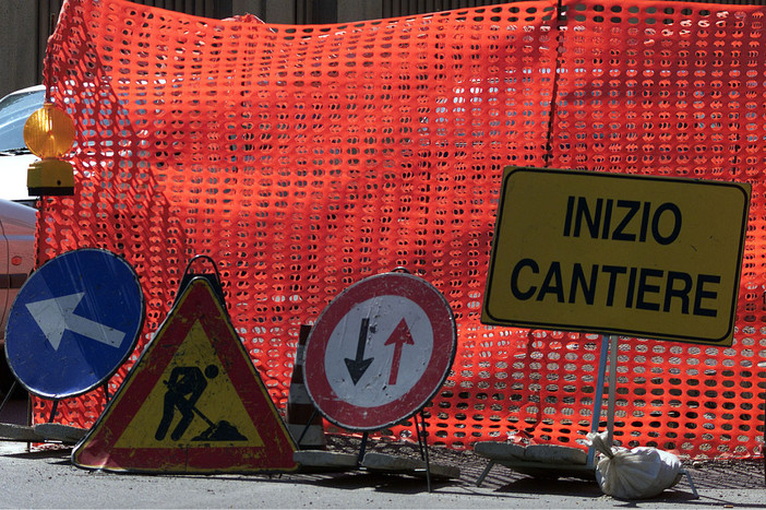 Ospedaletti, lavori sulla fibra ottica in corso Regina Margherita: modifiche alla viabilità fino al 20 dicembre Ospedaletti, lavori sulla fibra ottica in corso Regina Margherita: modifiche alla viabilità fino al 20 dicembre