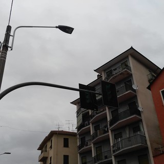 Imperia: è spento il semaforo pedonale di via Garessio, Gagliano "E' rotto, contiamo di ripararlo presto"