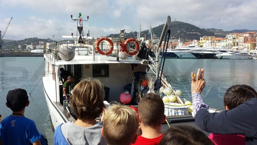 Imperia: pesca, biologia marina, educazione ambientale, una Scuola Elementare di Lecco al Porto di Oneglia