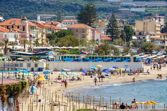 Estate 2021: anno nuovo e regole vecchie, così le spiagge liguri provano a ripartire. Intervista al presidente regionale dei Balneari