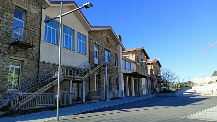 Vallecrosia, Quesada "Il riscaldamento della scuola Andrea Doria non funziona". Biancheri "Era solo un calo di pressione"