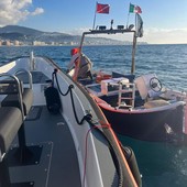 Taggia, anziano rischia di annegare in mare: salvato dal bagnino e portato in ospedale
