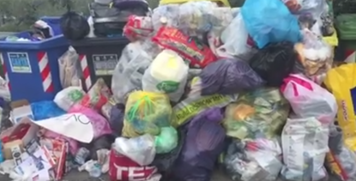 Imperia: porta a porta, la capogruppo M5S su Facebook "Continuano i disservizi" (video)