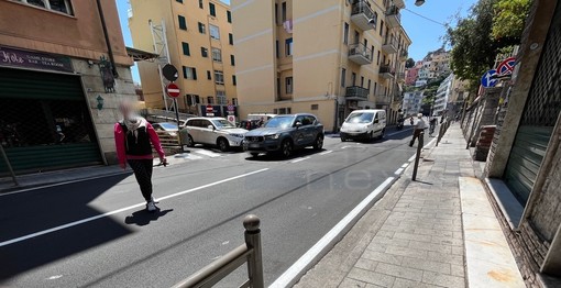 Sanremo: segnaletica orizzontale con errore, sparite strisce pedonali in via Volta