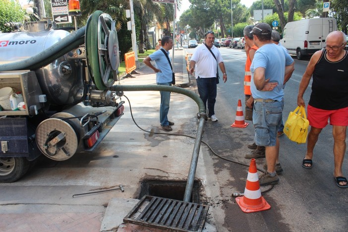 Le foto del sopralluogo da parte degli assessori e del tecnico dell'Arpal Le foto del sopralluogo da parte degli assessori e del tecnico dell'Arpal