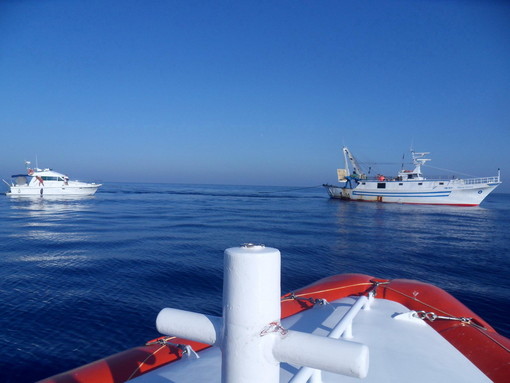 Imperia: motore in avaria, coppia soccorsa dalla guardia costiera Imperia: motore in avaria, coppia soccorsa dalla guardia costiera