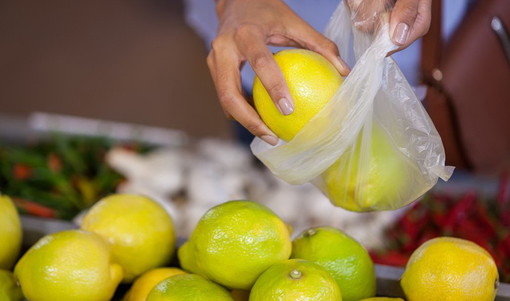 Sanremo: polemica sui sacchetti a pagamento per frutta e verdura, l'opinione di un lettore