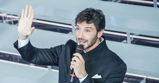 Sanremo 2027, il primo atto del nuovo corso di Stefano De Martino: ecco il regolamento del Festival Sanremo 2027, il primo atto del nuovo corso di Stefano De Martino: ecco il regolamento del Festival
