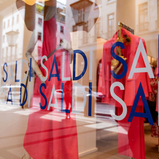 Saldi invernali al via il 5 gennaio a Imperia, per Confcommercio il 63 per cento degli italiani farà acquisti