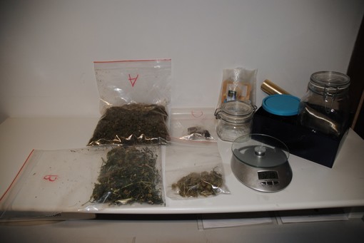 Spaccio in casa a Sanremo: arrestato 25enne che aveva appena venduto della marijuana Spaccio in casa a Sanremo: arrestato 25enne che aveva appena venduto della marijuana