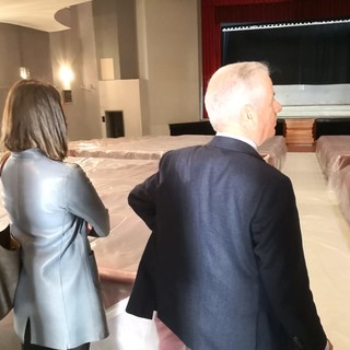 Il sindaco Scajola con l'assessore Roggero durante il sopralluogo al Cavour dell'aprile 2019