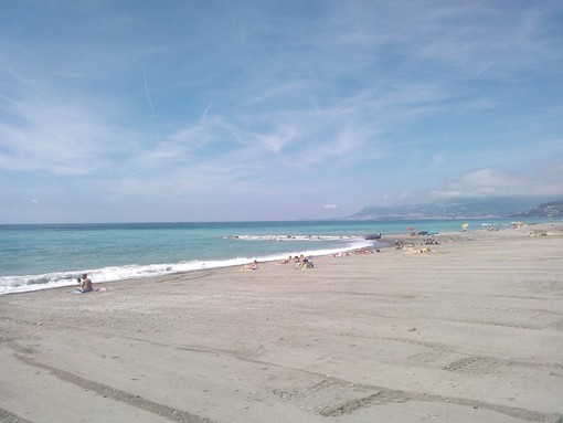 Vallecrosia: ultimata la risistemazione estiva delle spiagge libere e la regolamentazione dei posteggi sul lungomare
