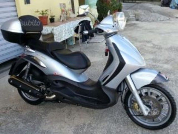 Occasione unica: Piaggio Beverly 500 cc grigio chiaro del 2006 privato vende