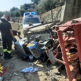 Ventimiglia, si ribalta col trattore in via Peidaigo: ferito un 62enne, poi trasportato al Santa Corona Ventimiglia, si ribalta col trattore in via Peidaigo: ferito un 62enne, poi trasportato al Santa Corona