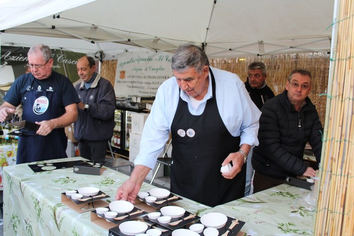 Imperia: l'Accademia dello Stoccafisso presente ad OliOliva 2016 con tre speciali piatti per un "aperistock" Imperia: l'Accademia dello Stoccafisso presente ad OliOliva 2016 con tre speciali piatti per un "aperistock"