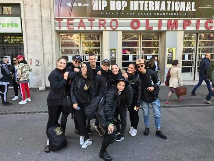 Buoni piazzamenti per la scuola Urban Theory di Camporosso a Roma ai due più prestigiosi eventi Mondiali di Hip-Hop Buoni piazzamenti per la scuola Urban Theory di Camporosso a Roma ai due più prestigiosi eventi Mondiali di Hip-Hop