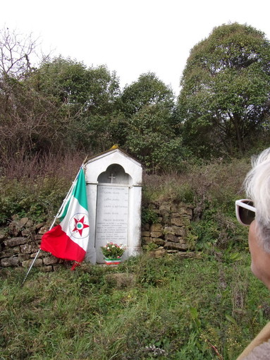 Sanremo, erbaccia allta alla stele dei partigiani in corso Inglesi, ANPI: "Sindaco, così non va!” Sanremo, erbaccia allta alla stele dei partigiani in corso Inglesi, ANPI: "Sindaco, così non va!”
