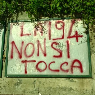 Imperia, "La 194 non si tocca": apparse scritte in città a difesa della legge sull'aborto (foto)