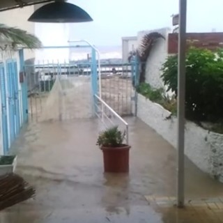 #Allertameteo: ecco il fiume d'acqua che questa mattina ha invaso il 'Serenella Beach' a Sanremo #Allertameteo: ecco il fiume d'acqua che questa mattina ha invaso il 'Serenella Beach' a Sanremo