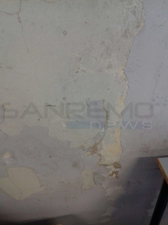 Sanremo: scarsa manutenzione all’Istituto Colombo, le denuncia di Forza Nuova “Studenti esposti a rischi seri” (Video) Sanremo: scarsa manutenzione all’Istituto Colombo, le denuncia di Forza Nuova “Studenti esposti a rischi seri” (Video)