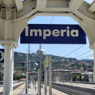 Aggressione di martedì scorso ad un extracomunitario e ad un capotreno: la Polizia arresta i due responsabili Aggressione di martedì scorso ad un extracomunitario e ad un capotreno: la Polizia arresta i due responsabili