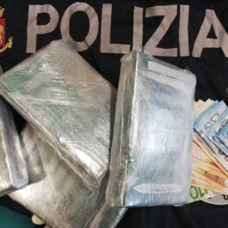La Liguria ai primi posti per le operazioni antidroga, aumentano i sequestri di cocaina ed eroina. I dati della relazione annuale della Direzione Centrale per i Servizi Antidroga La Liguria ai primi posti per le operazioni antidroga, aumentano i sequestri di cocaina ed eroina. I dati della relazione annuale della Direzione Centrale per i Servizi Antidroga