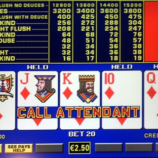 Sanremo: la dea bendata parla francese, vinti 40mila euro in sala slot al Casinò