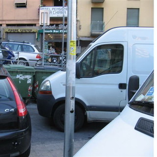 Sanremo: sosta selvaggia nell'ex area Agip, interviene un lettore Sanremo: sosta selvaggia nell'ex area Agip, interviene un lettore