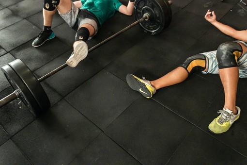 Il bodybuilding è uguale al sollevamento pesi? Il bodybuilding è uguale al sollevamento pesi?