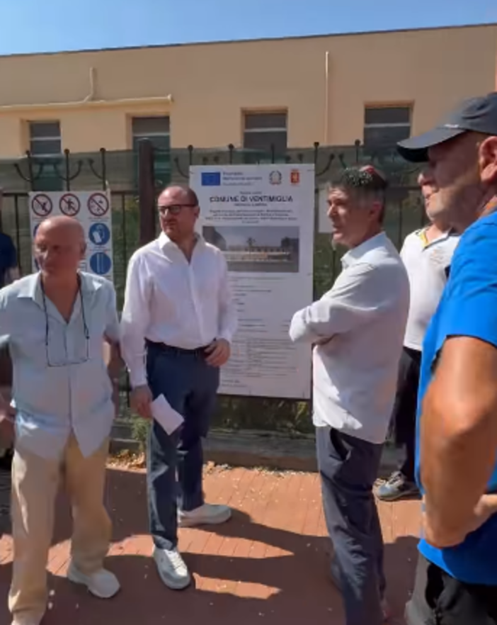 Ventimiglia, proseguono i lavori del centro anziani. Di Muro: "Opera pubblica che porterà beneficio a città" (Foto)
