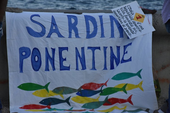 Le 'Sardine ponentine' all'attacco dell'Amministrazione Toti: "La sanità ligure? Un modello di incapacità"