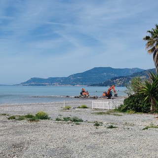 Spiagge, Ventimiglia affida il servizio straordinario di pulizia del litorale Spiagge, Ventimiglia affida il servizio straordinario di pulizia del litorale