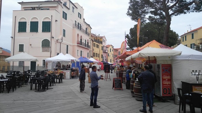 Imperia: al via lo "Street Food Festival" al Parasio. Oltre venti espositori da tutta Italia Imperia: al via lo "Street Food Festival" al Parasio. Oltre venti espositori da tutta Italia