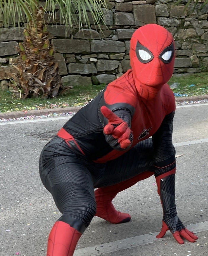 Sanremo: per il Carnevale, Spiderman ha salutato i bimbi ai giardini del Sud Est