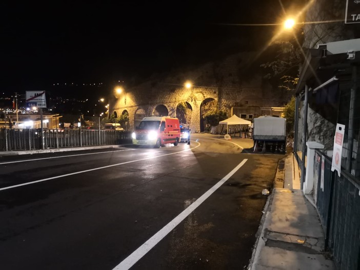 Ventimiglia: recuperati a mezzanotte dai Vigili del Fuoco i due migranti rimasti bloccati sulle alture di Grimaldi