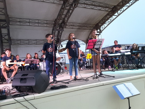 Diano Marina: Saggio della 'Diano School Music' al Molo delle Tartarughe, i risultati e le foto Diano Marina: Saggio della 'Diano School Music' al Molo delle Tartarughe, i risultati e le foto