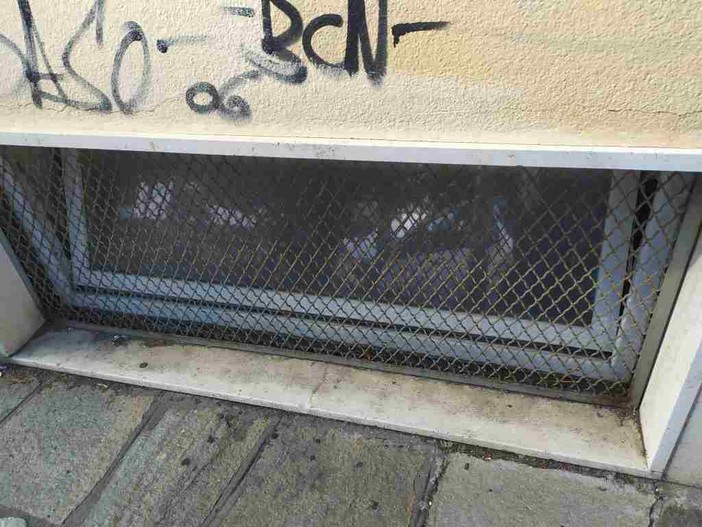 Imperia, "locali non utilizzabili per qualsiasi attività", l'Asl fa chiudere il seminterrato della Sauro, da domani studenti e insegnanti tornano alla didattica a distanza