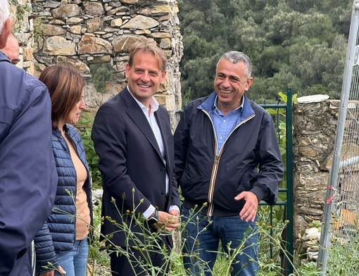 Urbanistica, l'assessore regionale Scajola a Castellaro: "200 mila euro per il primo lotto di un progetto ambizioso per il paese" (foto) Urbanistica, l'assessore regionale Scajola a Castellaro: "200 mila euro per il primo lotto di un progetto ambizioso per il paese" (foto)