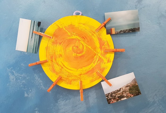 Laboratori per bambini con Tata Noemi " il sole porta foto" Laboratori per bambini con Tata Noemi " il sole porta foto"