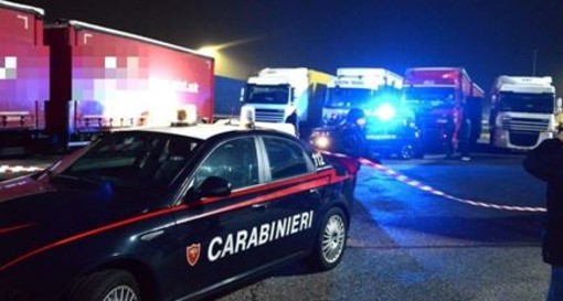 Ventimiglia: rimane bloccato all’interno di un camion, migrante salvato dall’intervento dei Carabinieri Ventimiglia: rimane bloccato all’interno di un camion, migrante salvato dall’intervento dei Carabinieri