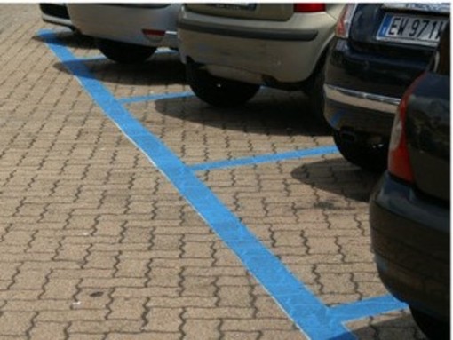 Ventimiglia, il comune manda a casa la ditta affidataria dei parcheggi: "Gravi inadempienze e debito di oltre 300mila euro"