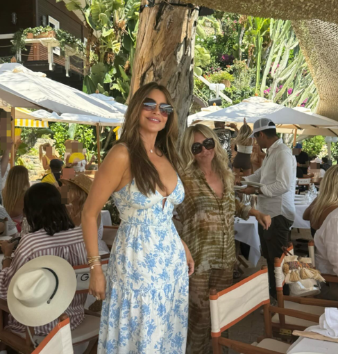 Cibo, musica e balli scatenati: l'attrice Sofía Vergara sbarca a Ventimiglia (Foto)