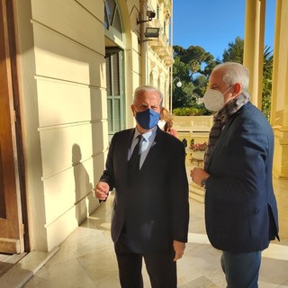 Luigino Dellerba in carcere per una presunta tangente. Il sindaco di Imperia e amico Claudio Scajola: “Sono molto colpito da quanto è successo. Prego per lui” Luigino Dellerba in carcere per una presunta tangente. Il sindaco di Imperia e amico Claudio Scajola: “Sono molto colpito da quanto è successo. Prego per lui”